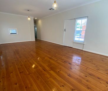 Sunlit, spacious, detached homette-style unit with private rear cou... - Photo 2