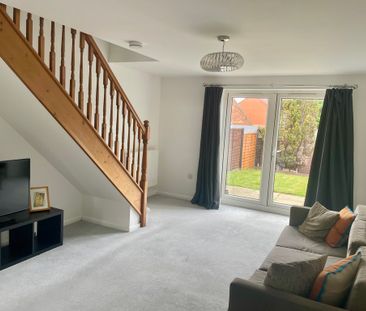 2 bedroom mid terrace to let - Photo 1