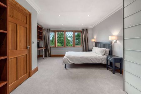 Bespoke built 5 bedroom 6,446 Sq Ft residence in grounds of over an acre on the fringe of the village and countryside - Photo 4