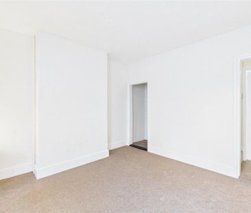 2 bedroom end of terrace house to rent - Photo 3