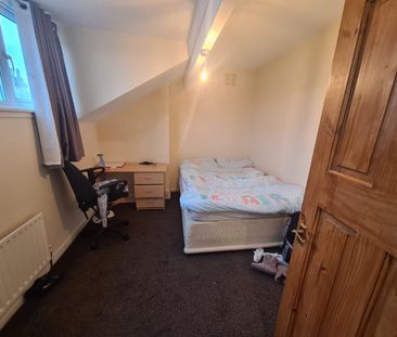 3 Bed - 29 Harold Place, Hyde Park, Leeds - LS6 1PQ - Student - Photo 4