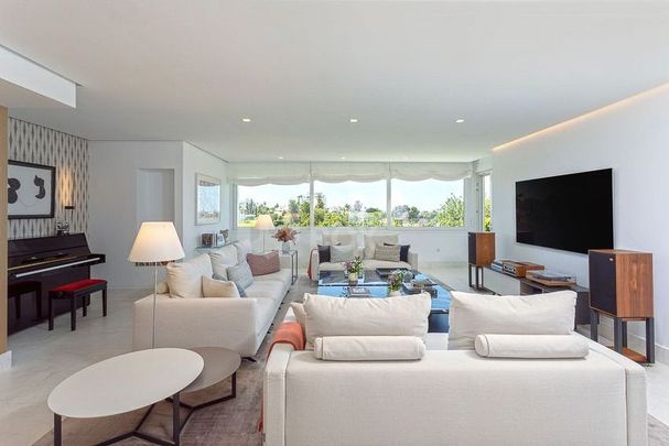 2 bedroom Apartment in San Pedro de Alcántara, Costa del Sol - Foto 1