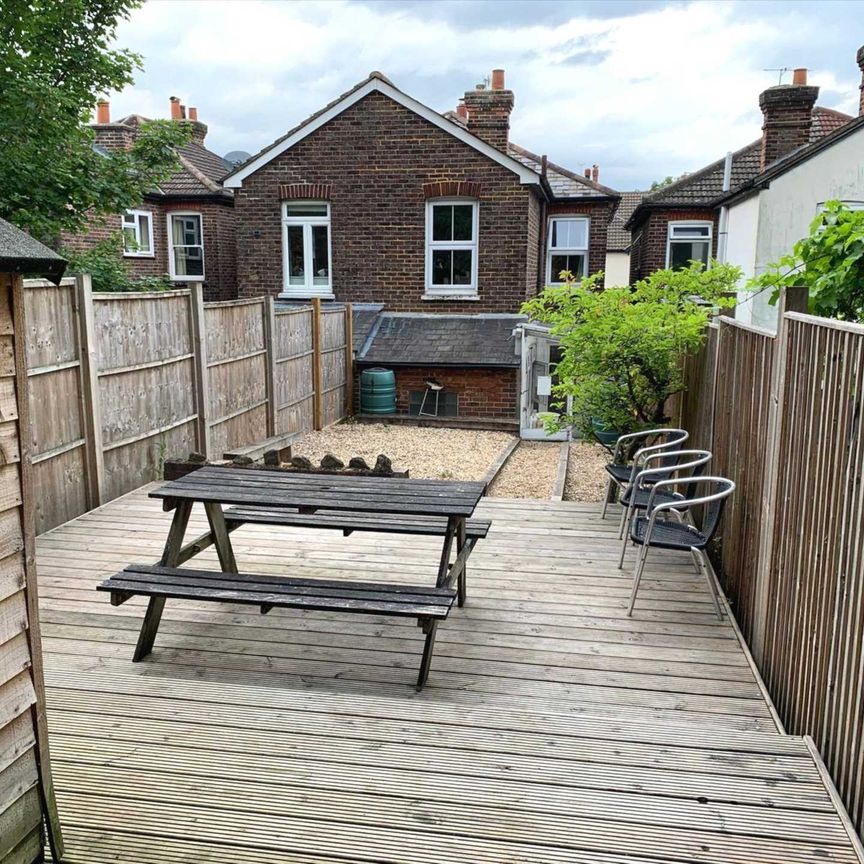 Room 2: 18 Rupert Road, Guildford, GU2 7NE - Photo 1