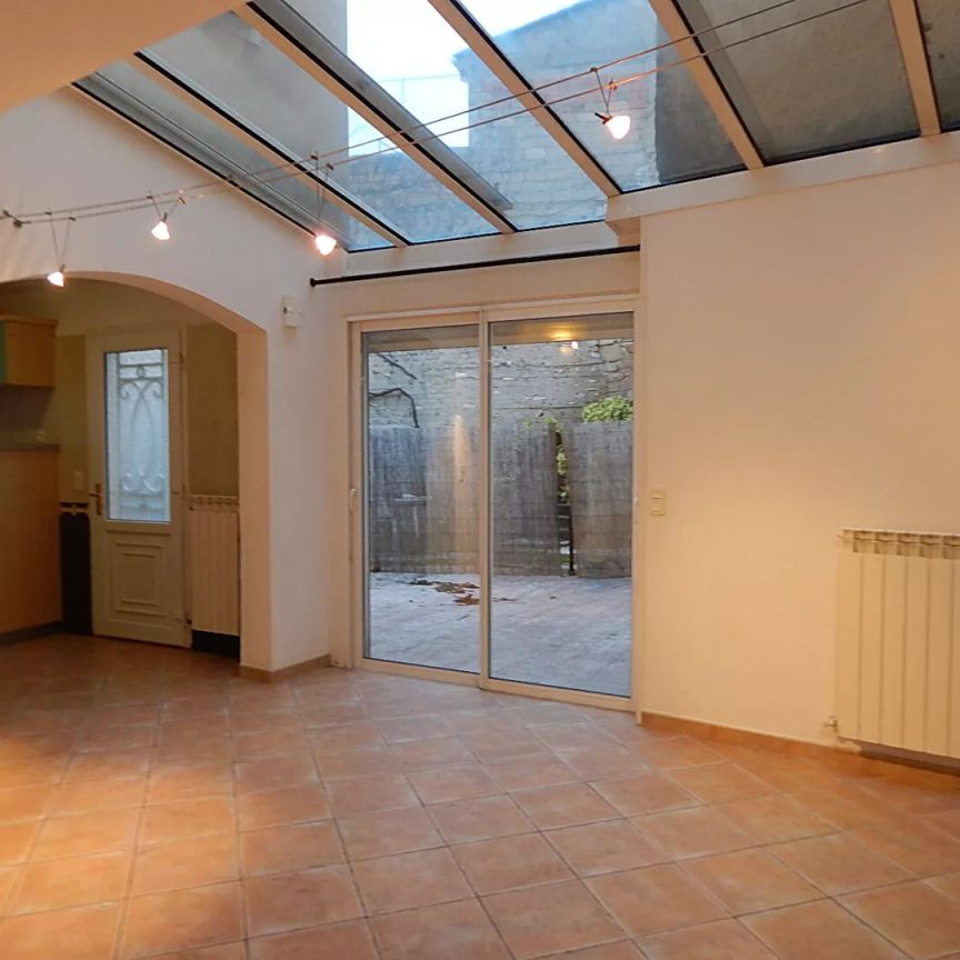 EXCLUSIVITE A CHATEAUNEUF DE GADAGNE ENTRE LE THOR ET AVIGNON - MAISON A LOUER DE 107 M² - 3 chambres - 2 SDB -AVEC COUR DE 40 M² - Photo 1