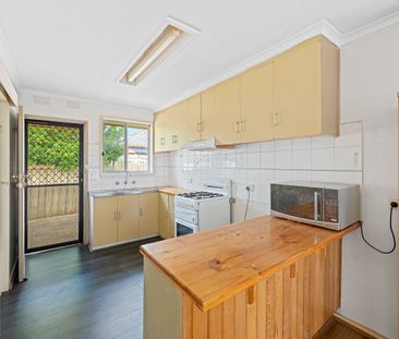 Walk to Train station, bus stops, schools and shops! - Photo 6