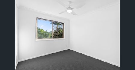 Charming 3-Bedroom Townhouse in Prime Southport Location - Photo 3