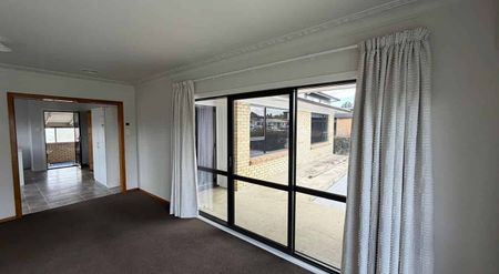 Stylish, sunny & super convenient. - Photo 5