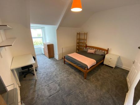 3 bedroom flat to rent - Photo 4