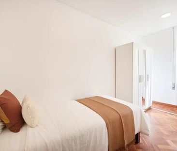 Rua Fialho de Almeida, Lisbon, Lisbon 1070 - Photo 1