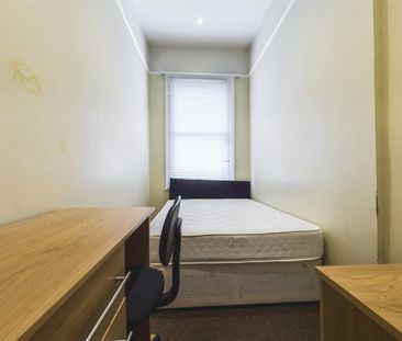 4 bedroom apartment to rent - Photo 2