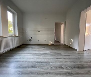 3-Zimmer-Wohnung mit großer Küche & Wirtschaftsraum. - Photo 1