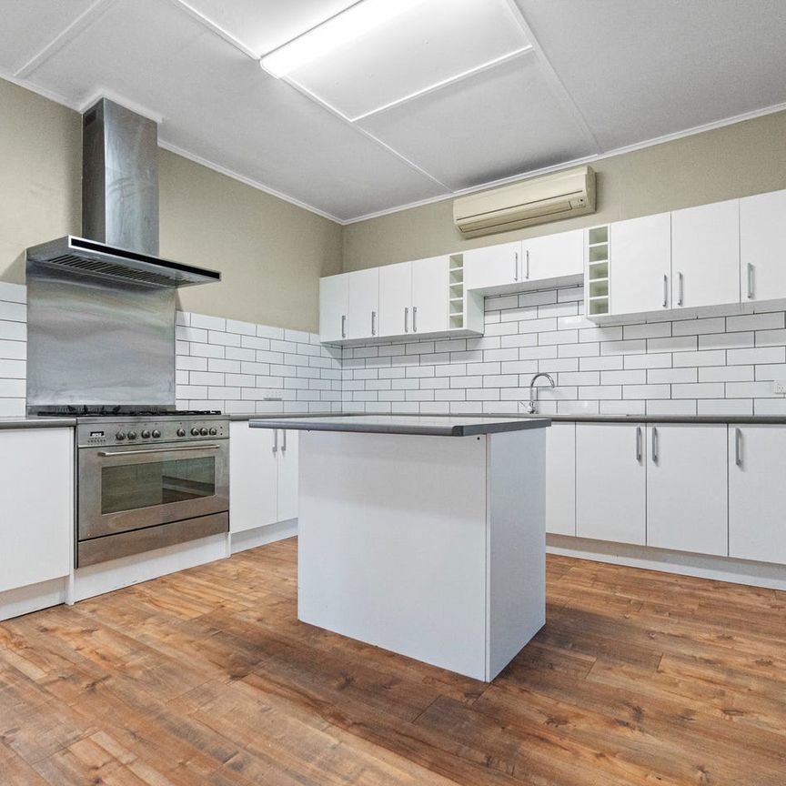 Spacious family home close to the CBD - Photo 1