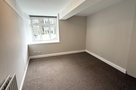 Queens Road, Weybridge - 2 bedrooms Property for lettings - Seymours - Photo 3