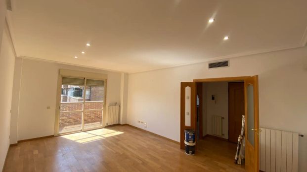 Piso de alquiler en Calle Alejandro de la Sota, 2, Sector B - Photo 1