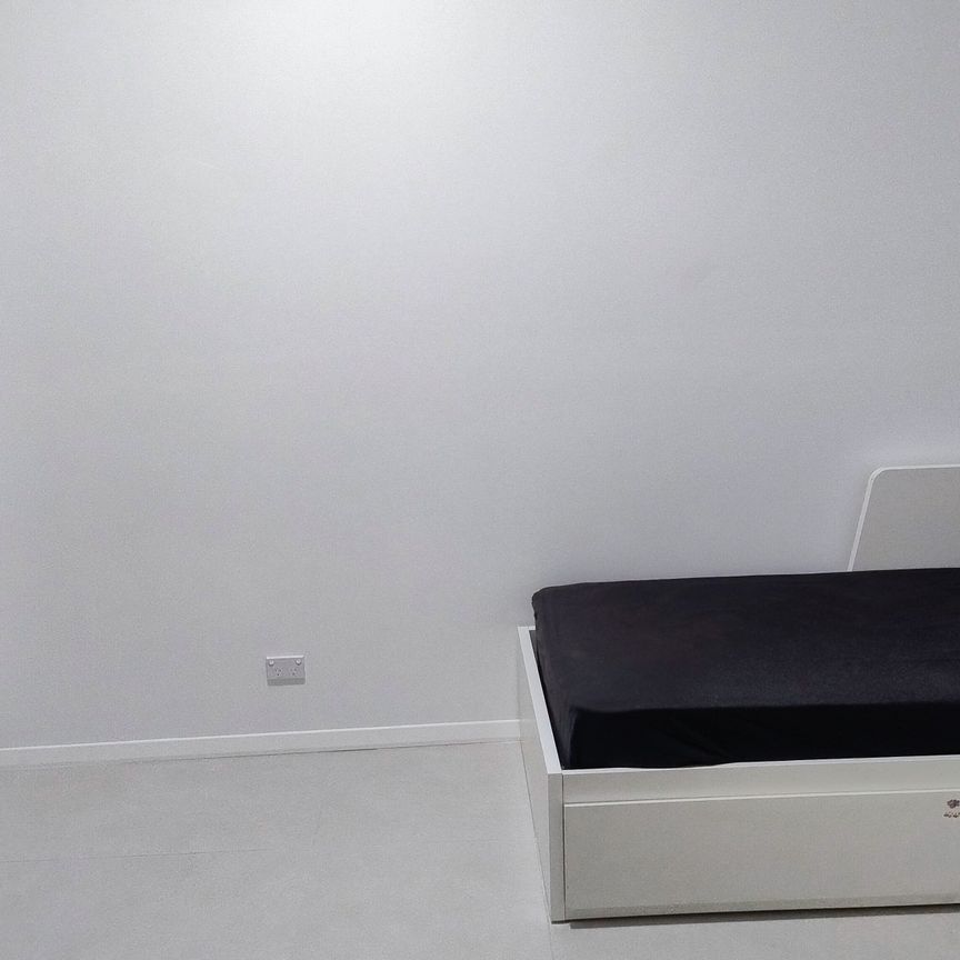 Beverly Hills - Photo 1