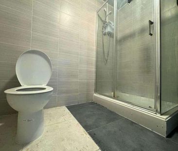 Flat, Carters Green, West Bromwich, B70 - Photo 3