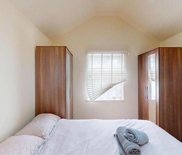 Studio to rent - Photo 2