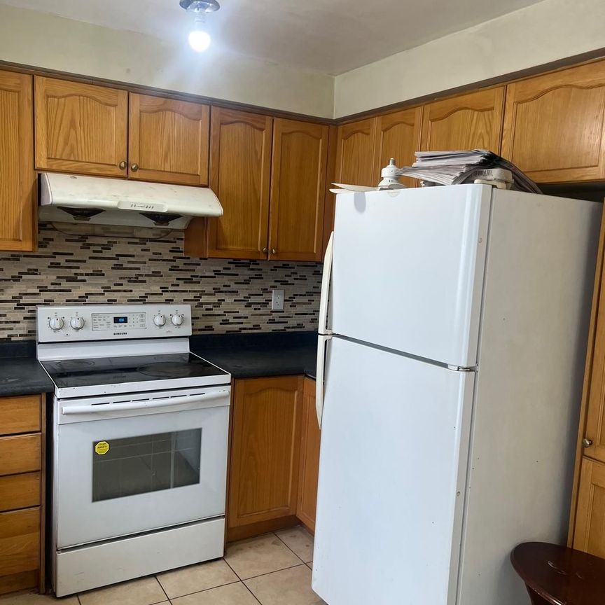 For Lease - 33 Revelstoke Place, Brampton, Ontario - Photo 1