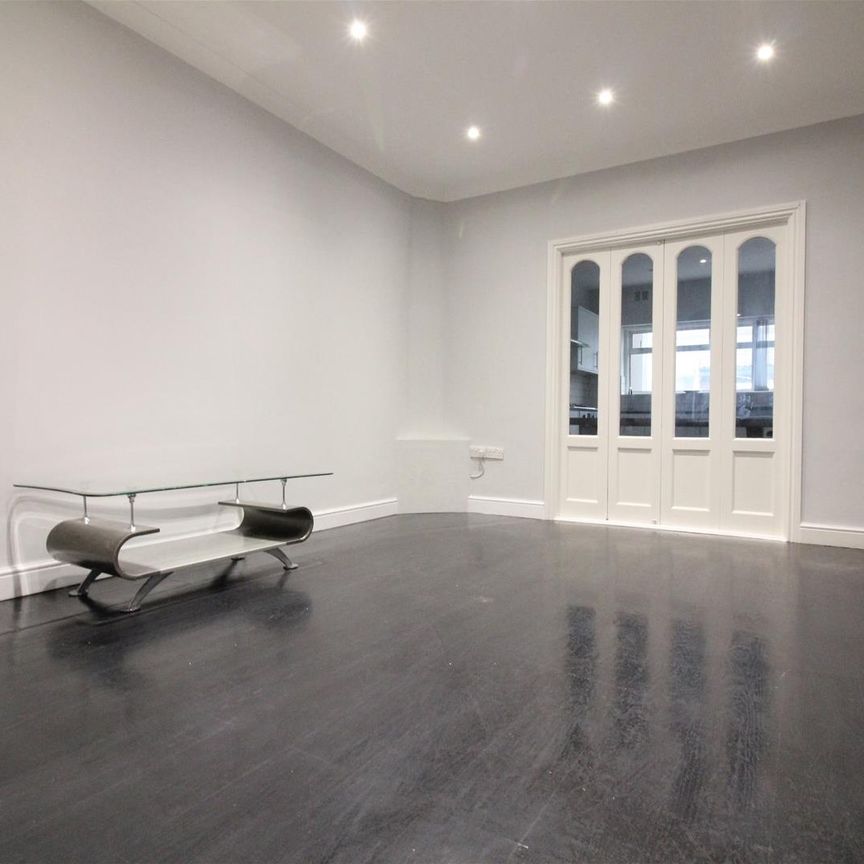 Hanson Gardens, Southall - Photo 1