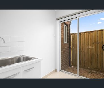 35 Skyline Road, Fraser Rise, Vic 3336 - Photo 2