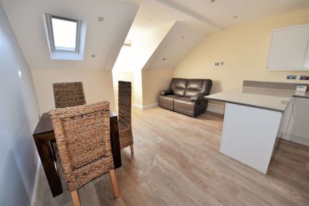 2 bedroom Flat in Woodsley Road, Leeds - Photo 3