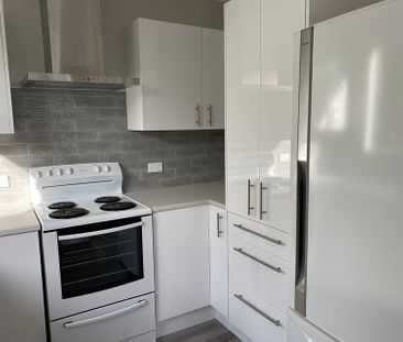 SUNNY 5 BEDROOM FLAT AVAILABLE NOW - Photo 1