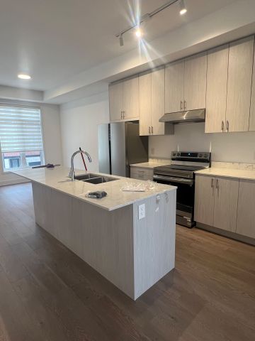 For Lease - 4 Chestnut Court, Aurora, Ontario - Photo 2