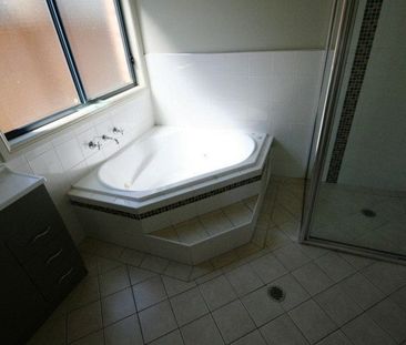 Spacious Single-Level Family Home in Gerringong - Photo 3