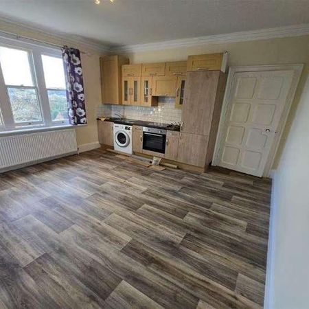 Bedroom T Floor In Godalming, GU7 - Photo 3