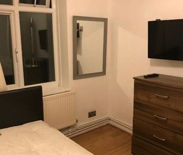 Room in a Shared Flat, Frensham Drive, SW15 - Photo 5