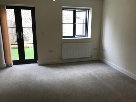 2 bedroom end of terrace house to rent - Photo 5