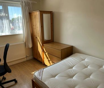 Terraced House to rent on - Photo 4