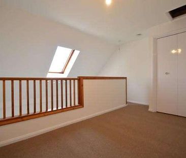 Bedroom Top Floor Apartment In Burpham, GU4 - Photo 5