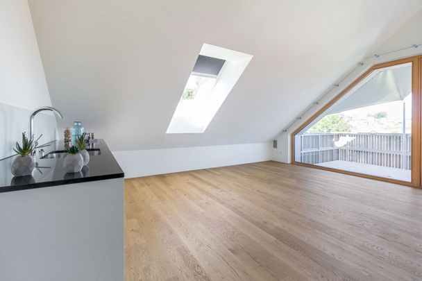 Gemütliche Dachwohnung mit Balkon zu vermieten. - Foto 1