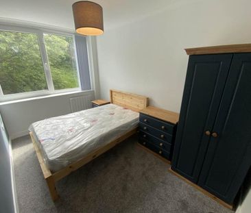 3 bedroom flat to rent - Photo 4