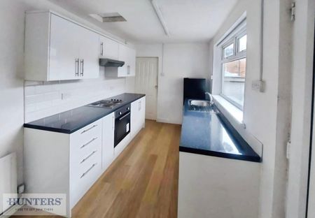 3 bedroom House To Let Total Size: 1131 SQ FT - Photo 2