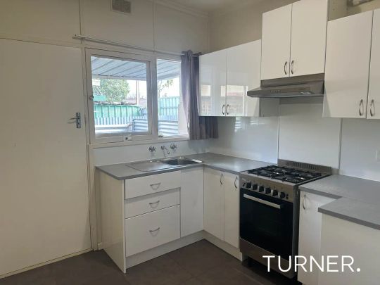“2 Bedroom unit in convenient location” - Photo 1