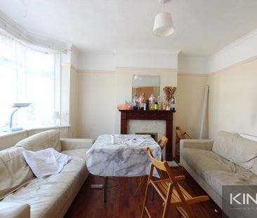 Honeysuckle Road, Southampton - Photo 2