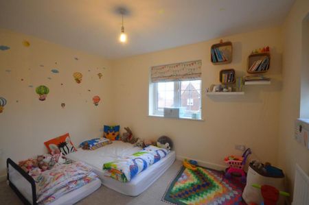 4 bedroom detached house to rent - Photo 5