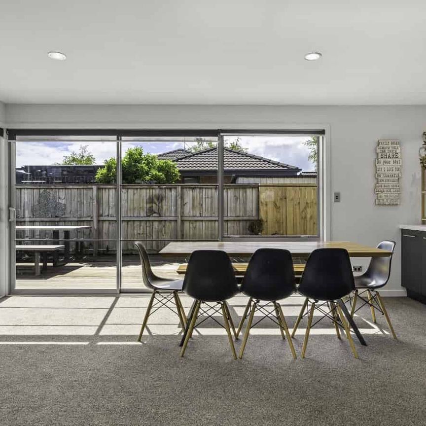 Spacious Rototuna Living - Photo 1