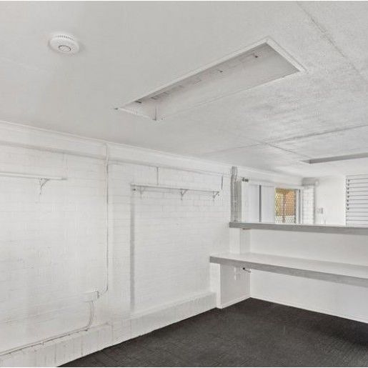 IMMACULATE | SPACIOUS 3 BEDROOM HOME + HOME OFFICE - Photo 1