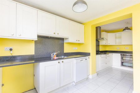 4 bedroom detached house to rent - Photo 5