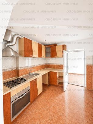 Casă 5 camere | Curte 500 mp | pretabil firme | Răcădău - Fotografie 1