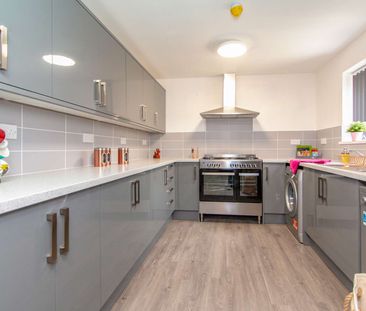 Ling Street Room 2 - Photo 1