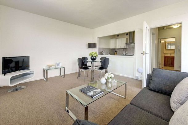 This spacious one bedroom one bathroom apartment is set on the sixth floor of this superbly located building in the heart of Westminster with a fantastic view. - Photo 1