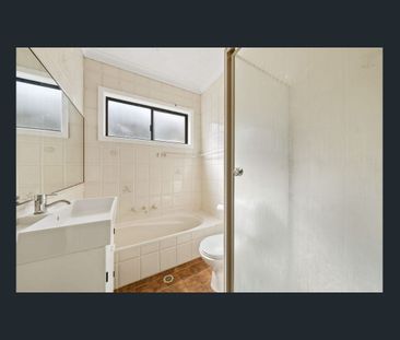 Beautifully Presented Family Home. - Photo 3