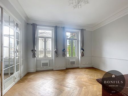 A LOUER AVIGNON INTRAMUROS ( 84000 ) : Appartement non meublé - 4 pièces - 1er étage - charme de l'ancien !, - Photo 4