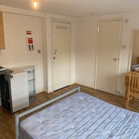 Studio to rent - Photo 1