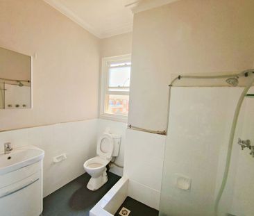 Spacious One Bedroom Unit - Photo 3