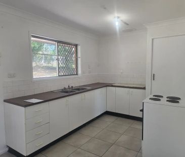 “Charming 3 Bedroom Home, Available Now” - Photo 1
